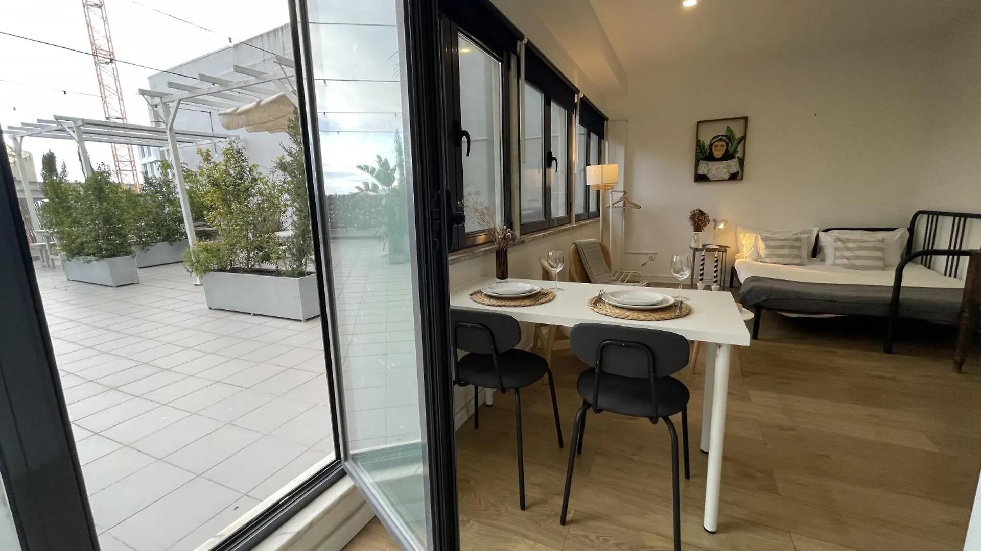 Sip & Savor On The Terrace - By Misha'S Place 1C Lissabon 0*,